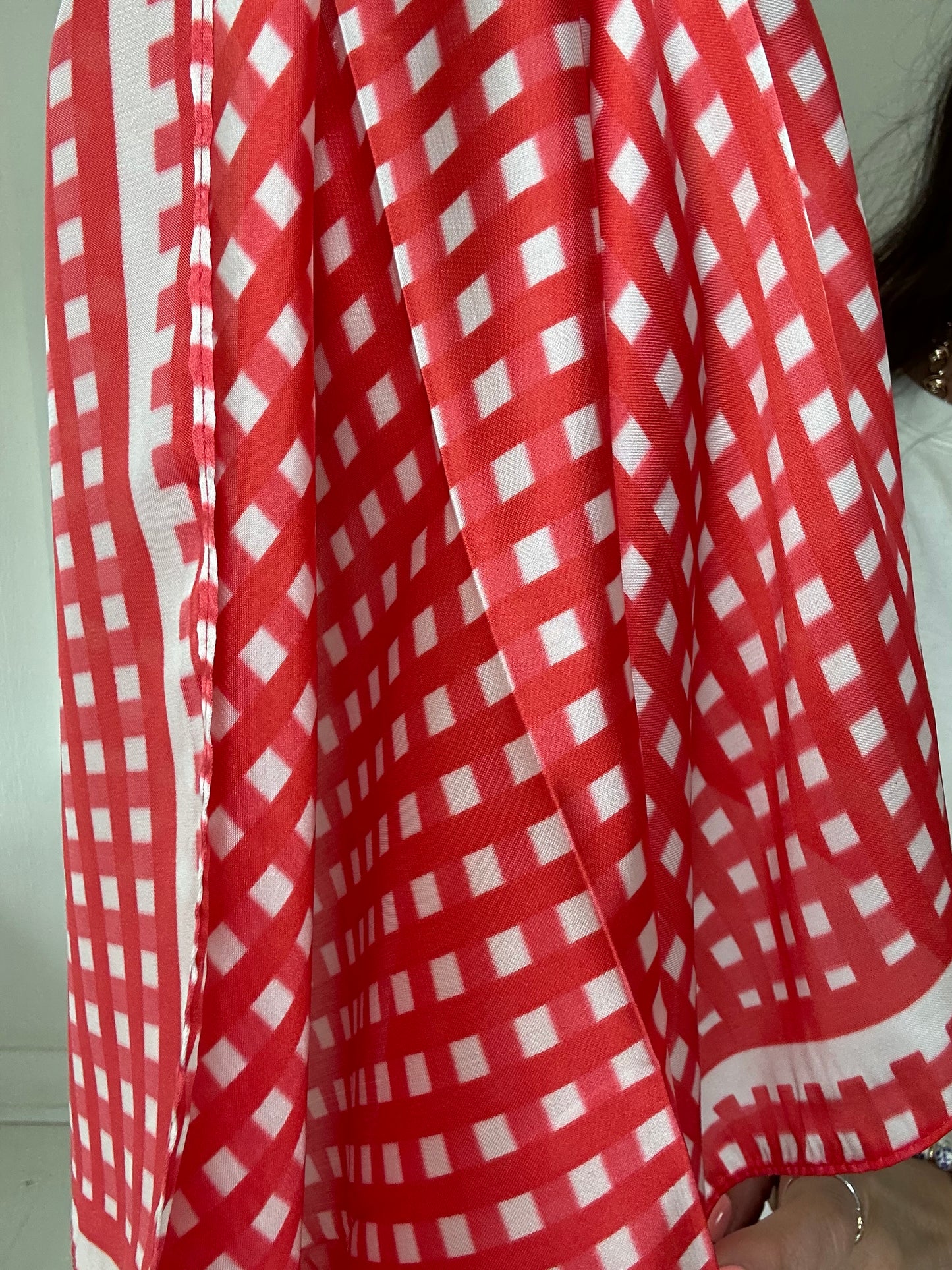 Red gingham silky feel scarf